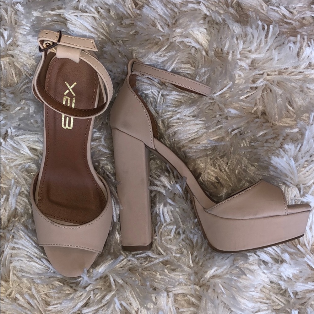 Beige heels